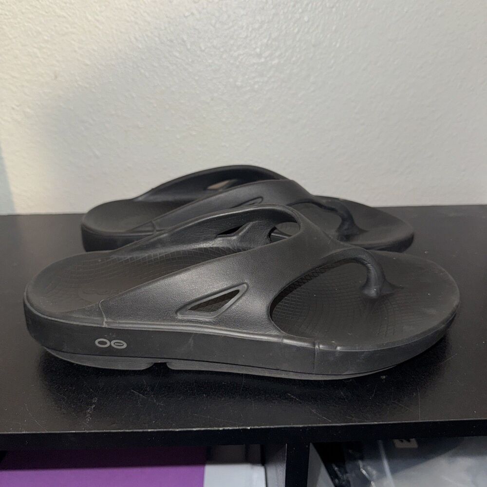 Oofos Ooriginal Flip Flops Black men’s 8 Women’s 10